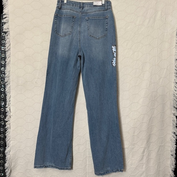 Tinseltown High-Rise Wide-Leg Butterfly Jeans Size 11 Raw Hem - Picture 2 of 9
